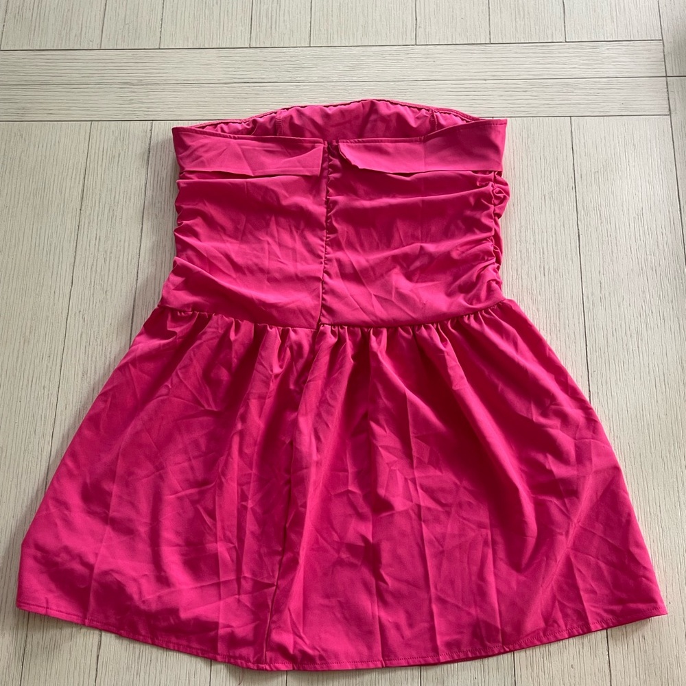 Adorable Hot pink strapless mini dress size M/L - Picture 2 of 2